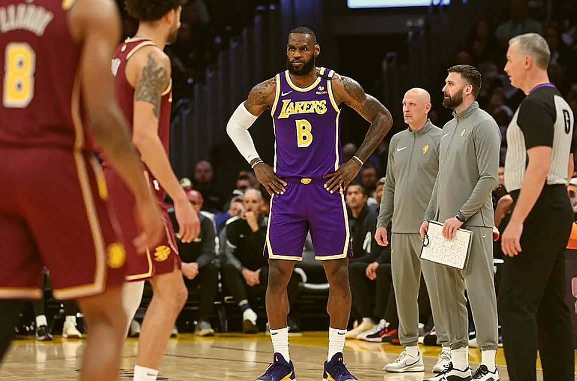 Valencia hạ Baskonia: TJ Shorts tỏa sáng, nhưng bảng điểm thuộc về Duarte