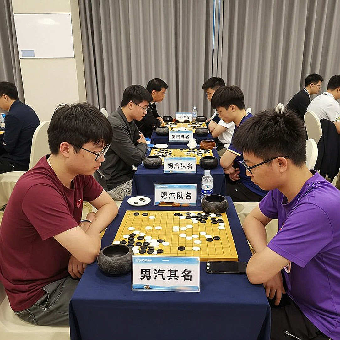 Carlsen và giới hạn con người: Khi AI san phẳng lợi thế chuẩn bị, ngôi vô địch cổ điển mất dần sức nặng